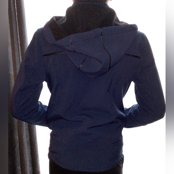 UR Jacket - Picture 2 of 6